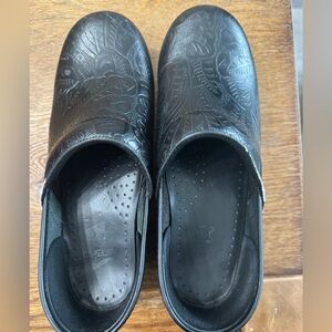 Dansko Black Tooled Cloggs 8.5
